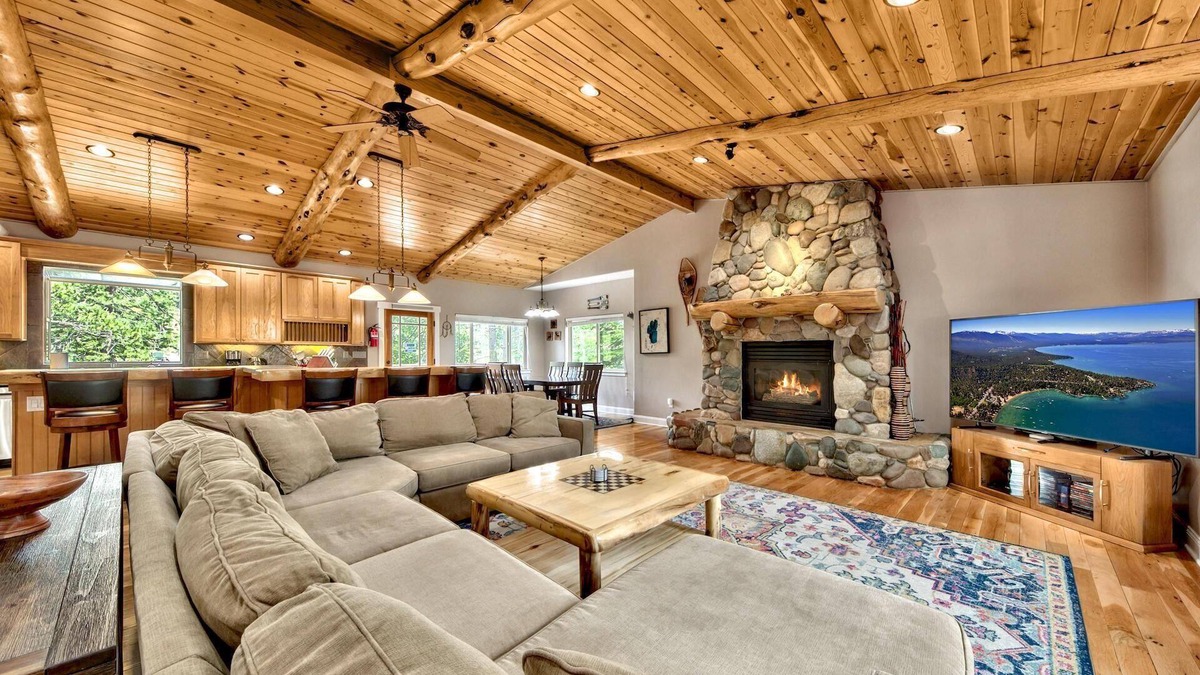 Tahoe Paradise Cabin | Saxon Creek Backyard Trail, Hot Tub, Pool Table, EV Plug, Forest Land