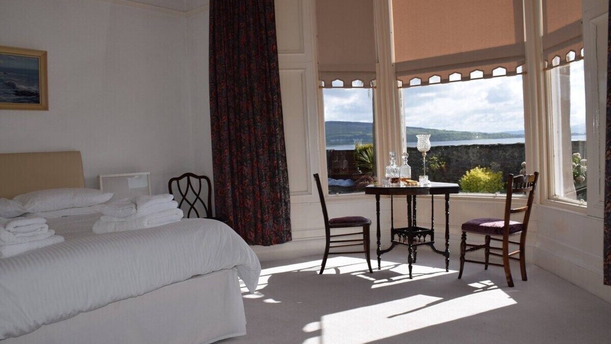 Rothesay Apartment | Scalpsie Bay Apartment sleeps 3 with sea views.