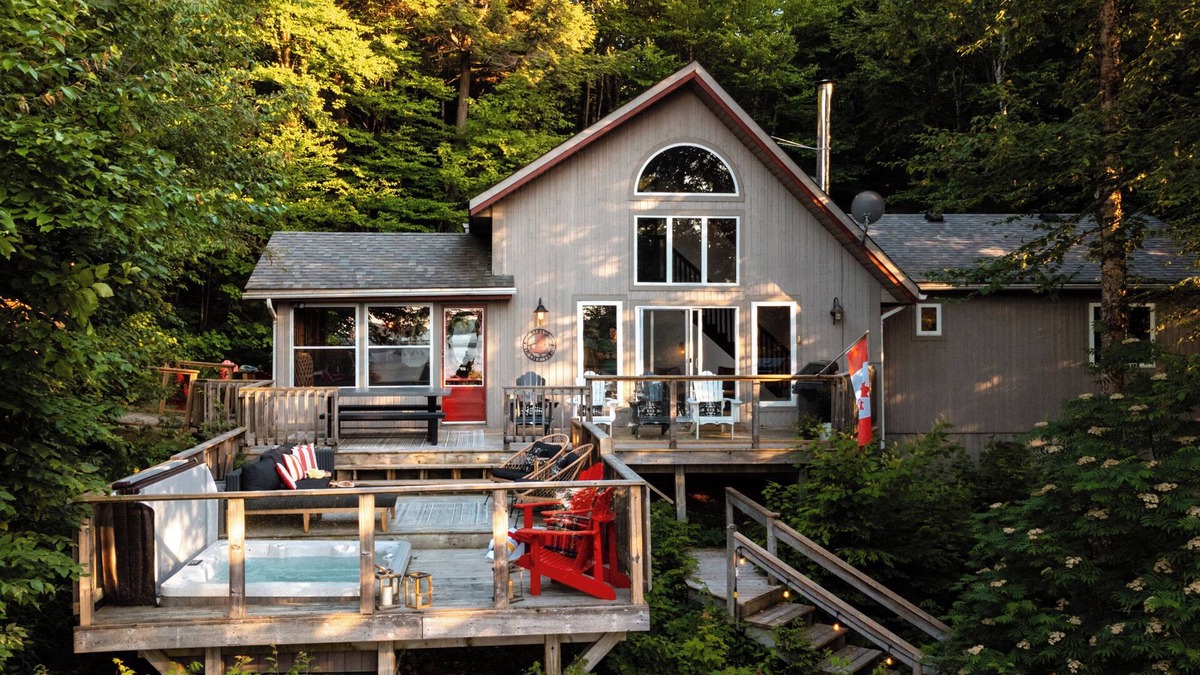 Dysart et al Cabin | Scandi Wellness Getaway for 2 w/Hot Tub | Sauna | Lake