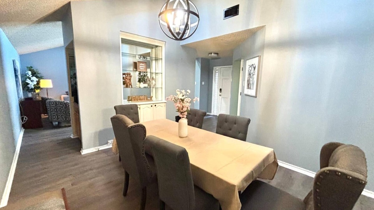 Farmers Branch House | Scarlet Oak Home: Charming 3-bedroom house in Farmers Branch