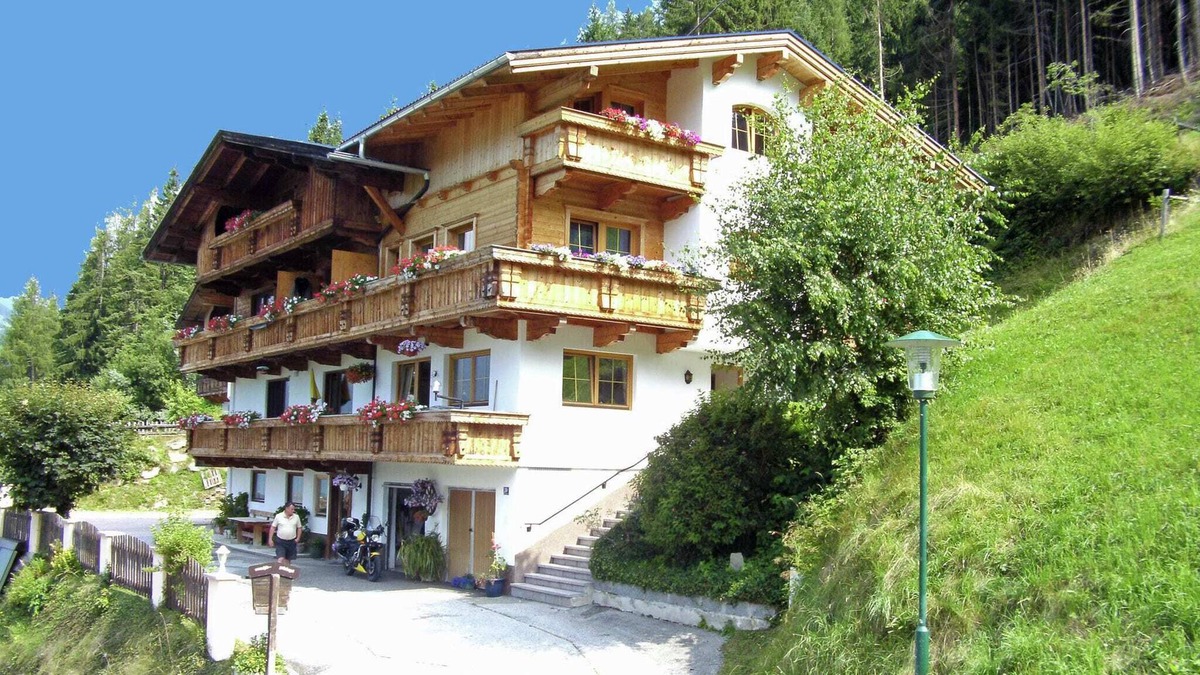 Gerlosbergeben Apartment | Scenic Apartment in Zell am Ziller-Gerlosberg with Garden