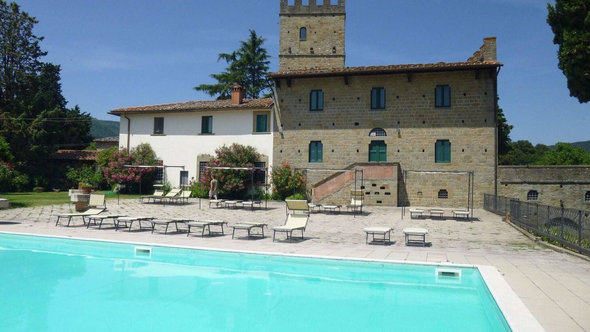 Figline e Incisa Valdarno Apartment | Scenic Apartment with Pool