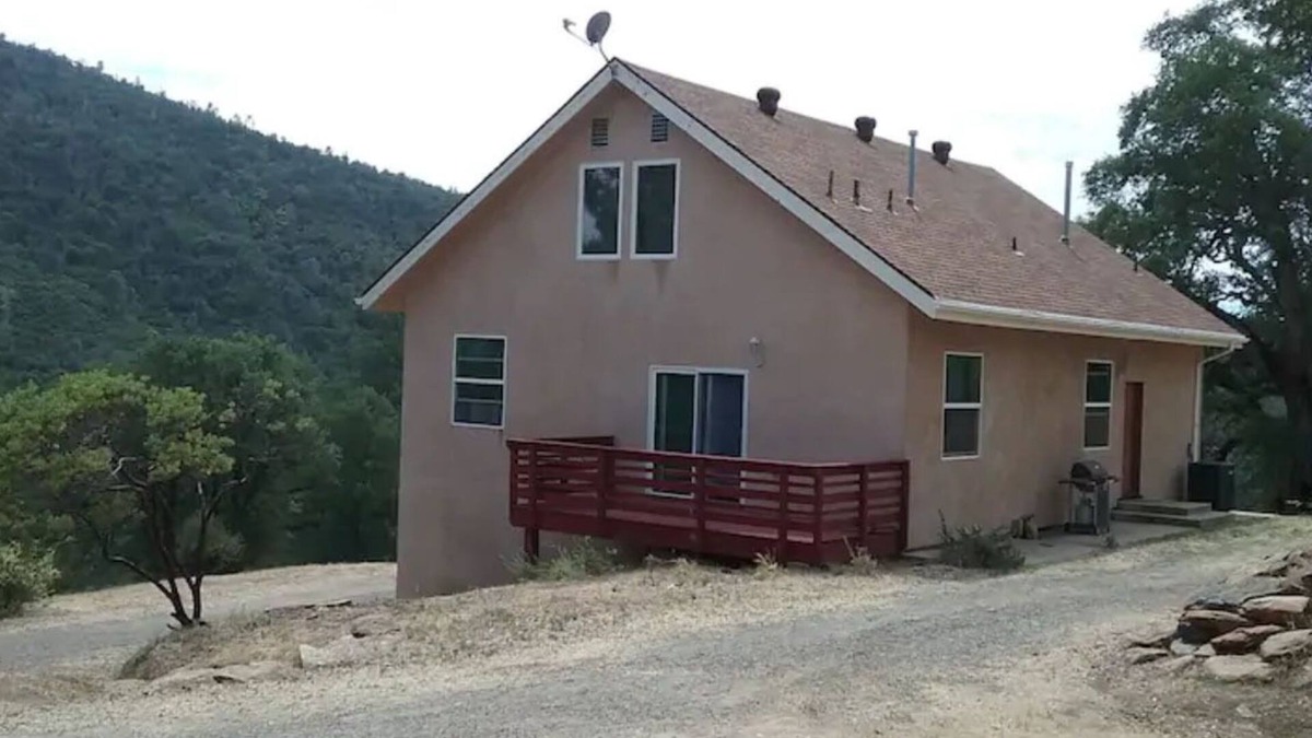 Midpines House | Scenery driving to Yosemite