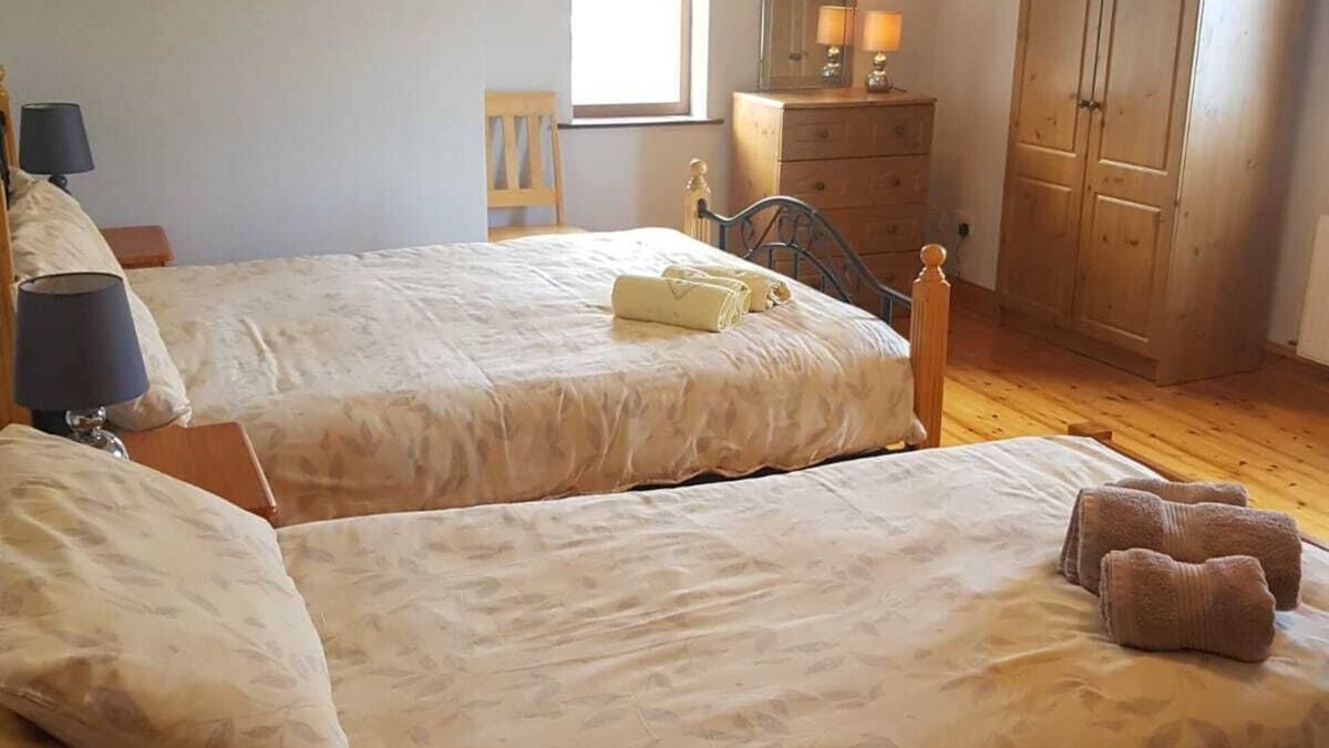 Cametringane House | SCENIC 3 BEDROOM HOUSE ON THE HARBOUR