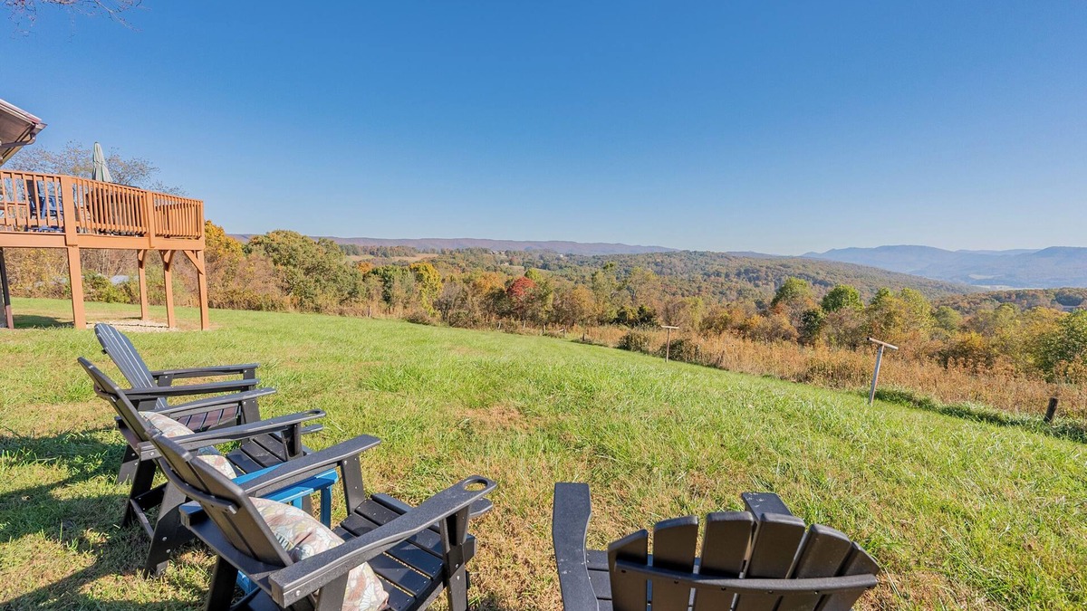 Blacksburg House | Scenic 4BR retreat with valley views, minutes from Blacksburg and Lane Stadium, sleeps 12
