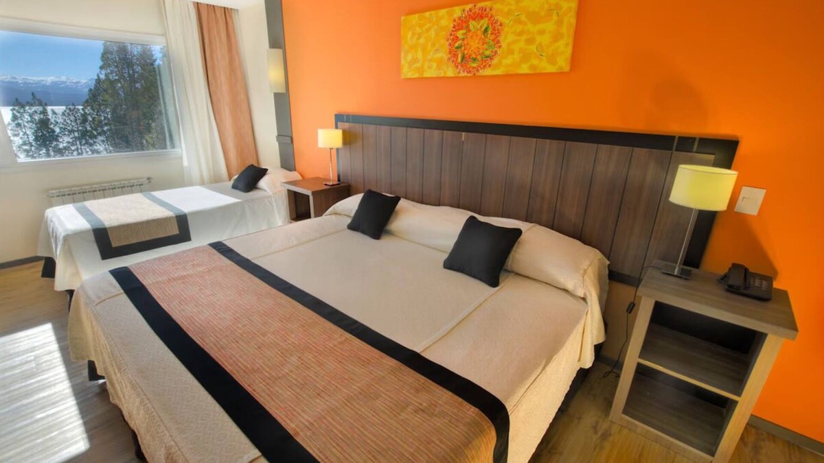 San Carlos de Bariloche Hotel | Scenic Room, Near Downtown & Lakefront Adventures with Wellness Area and Hot Tub