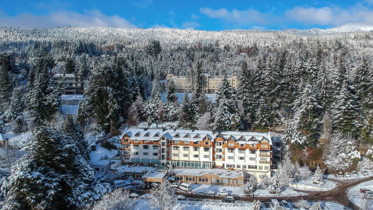 San Carlos de Bariloche Hotel | Scenic Room in Tranquil Setting – Close to Bariloche’s Attractions and Slopes