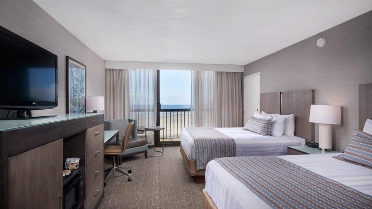 Newport Hotel | Scenic Beach Room Perfect for Families & Couples