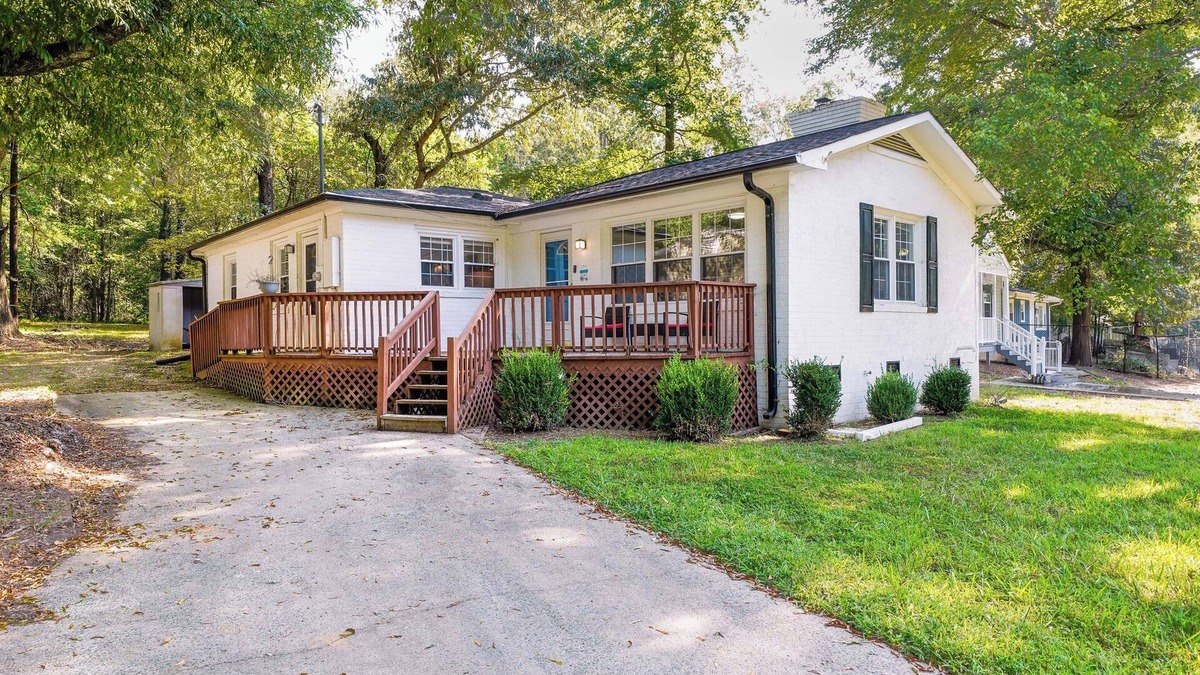 Hillsborough House | Scenic Escape ~ 15 Mi to Durham!