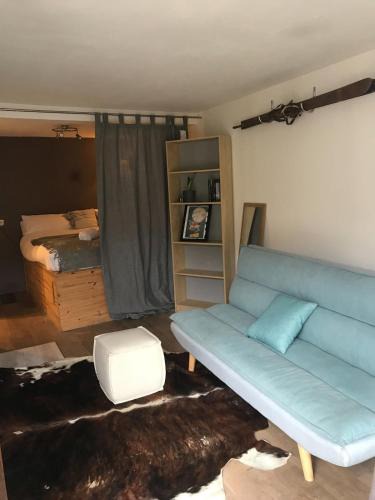 Les Varcins Apartment | Scenic fully equipped studio