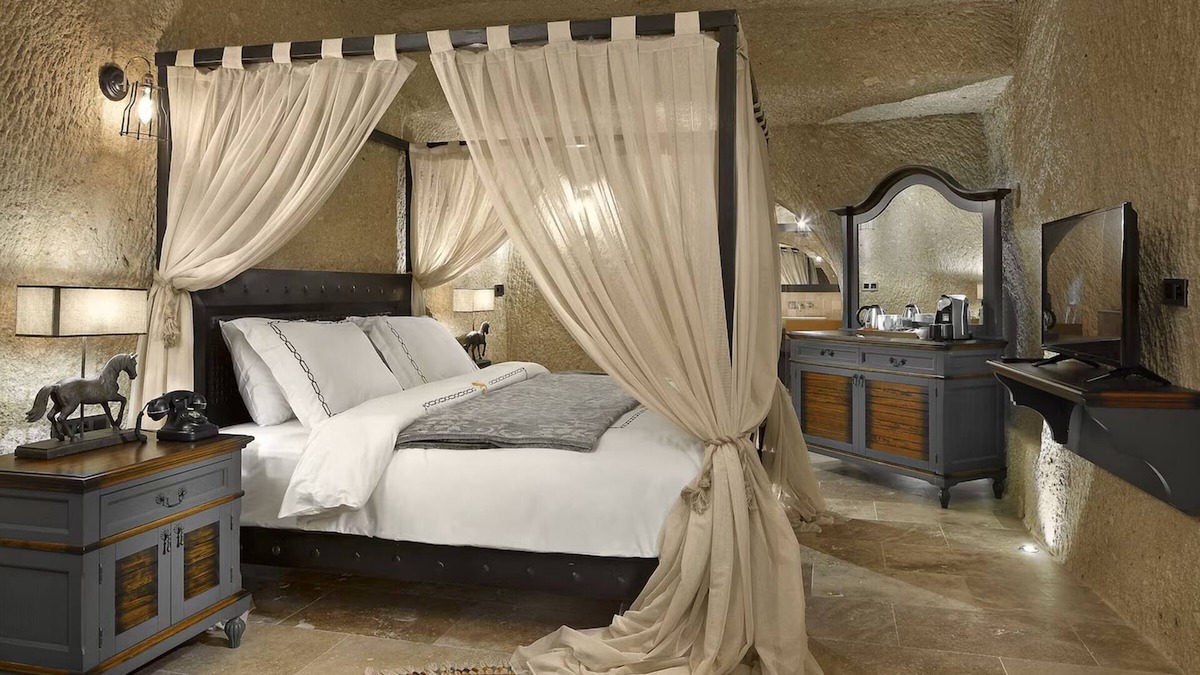 Mustafapasa Hotel | Scenic Garden Cave Suite with Lush Surroundings | Free Parking w/Outdoor Pool