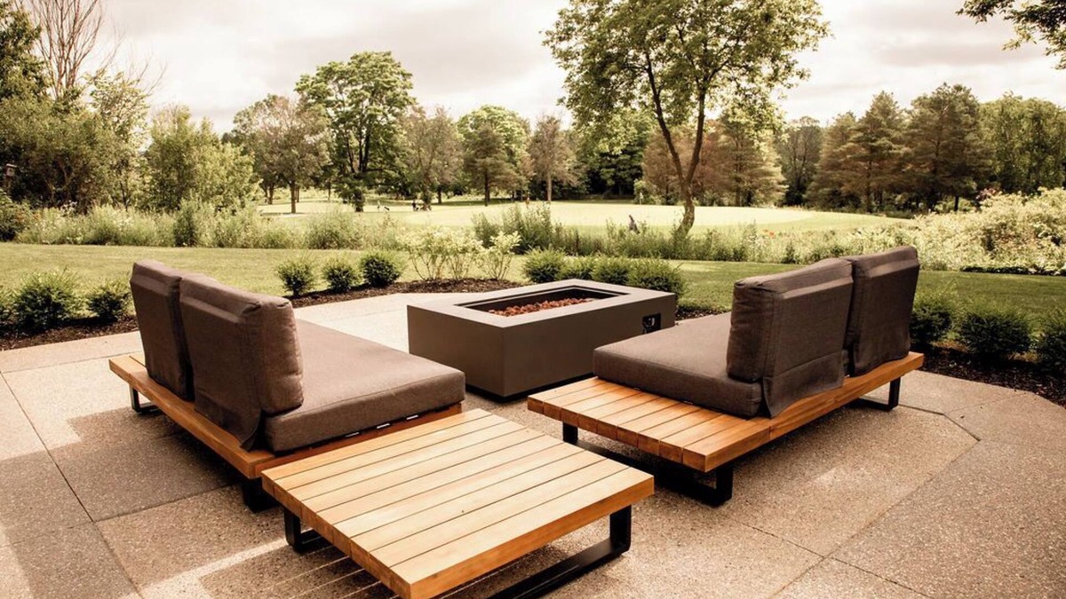 Huron East House | Scenic Golf Course Escape