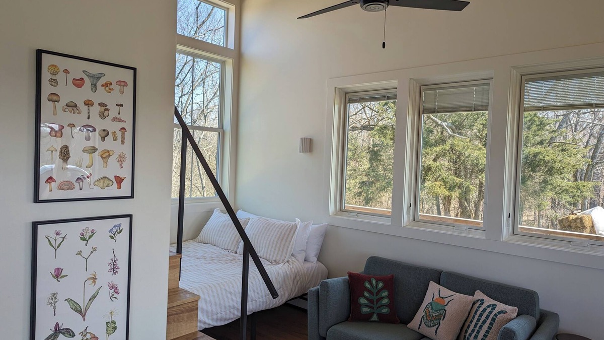 Frankfort Cabin | Scenic Highgrounds Modern Cabin on a Quiet Farm - Chicory