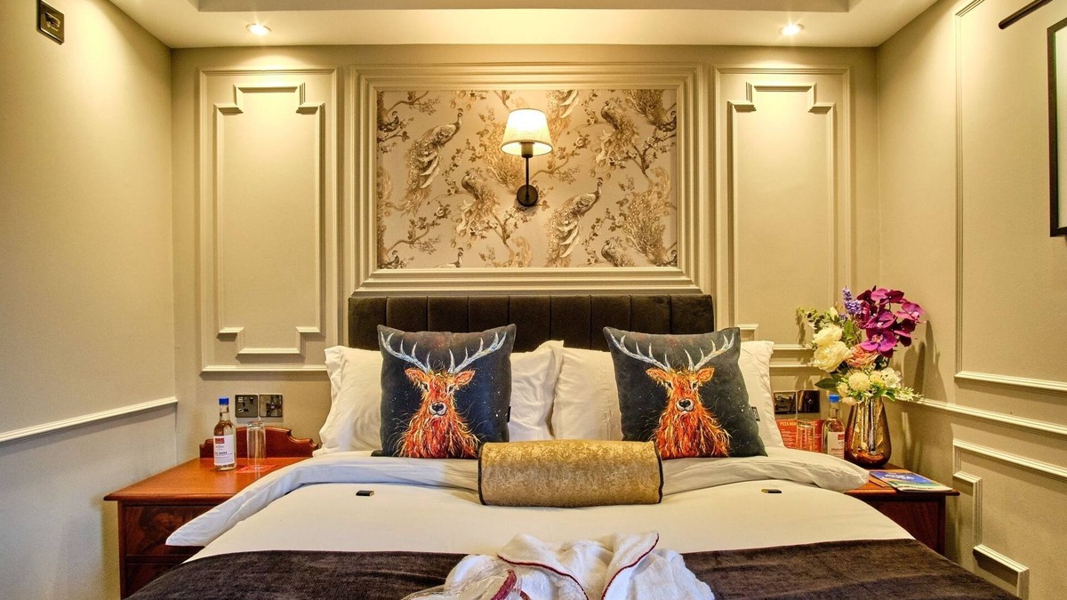 Tyndrum Hotel | Scenic Highland Room w/Mountain View, Free Parking, Indoor Games