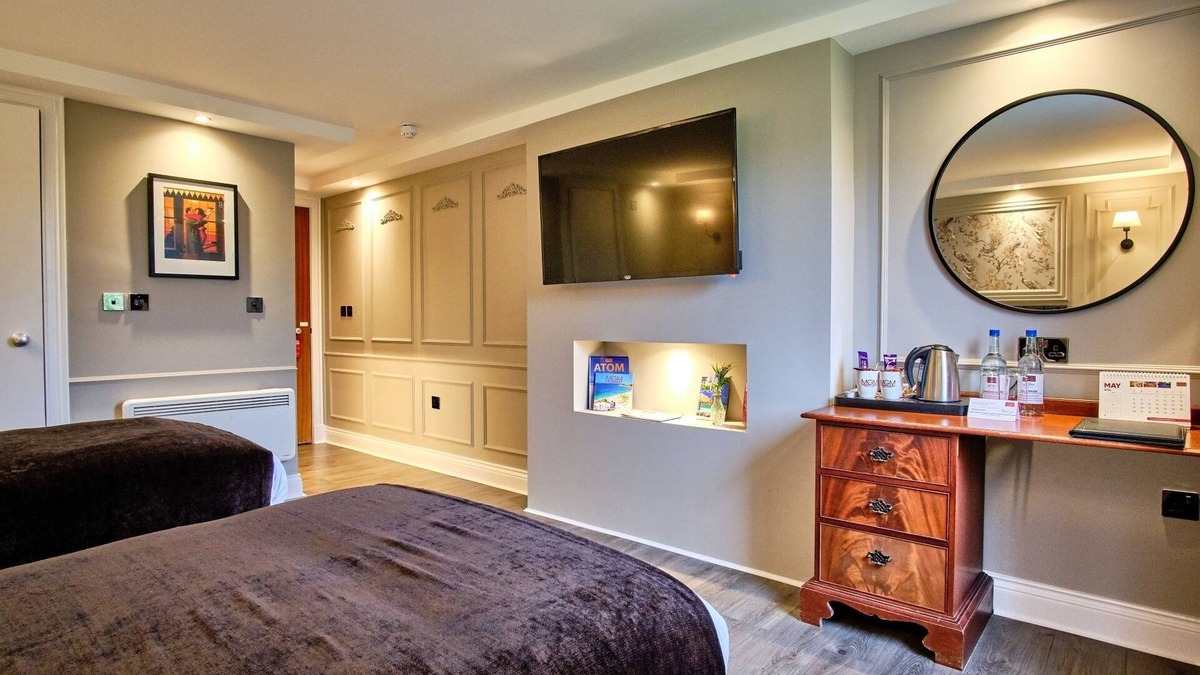 Tyndrum Hotel | Scenic Highland Stay with Breakfast, Pool Table, Table Tennis & Mountain Views