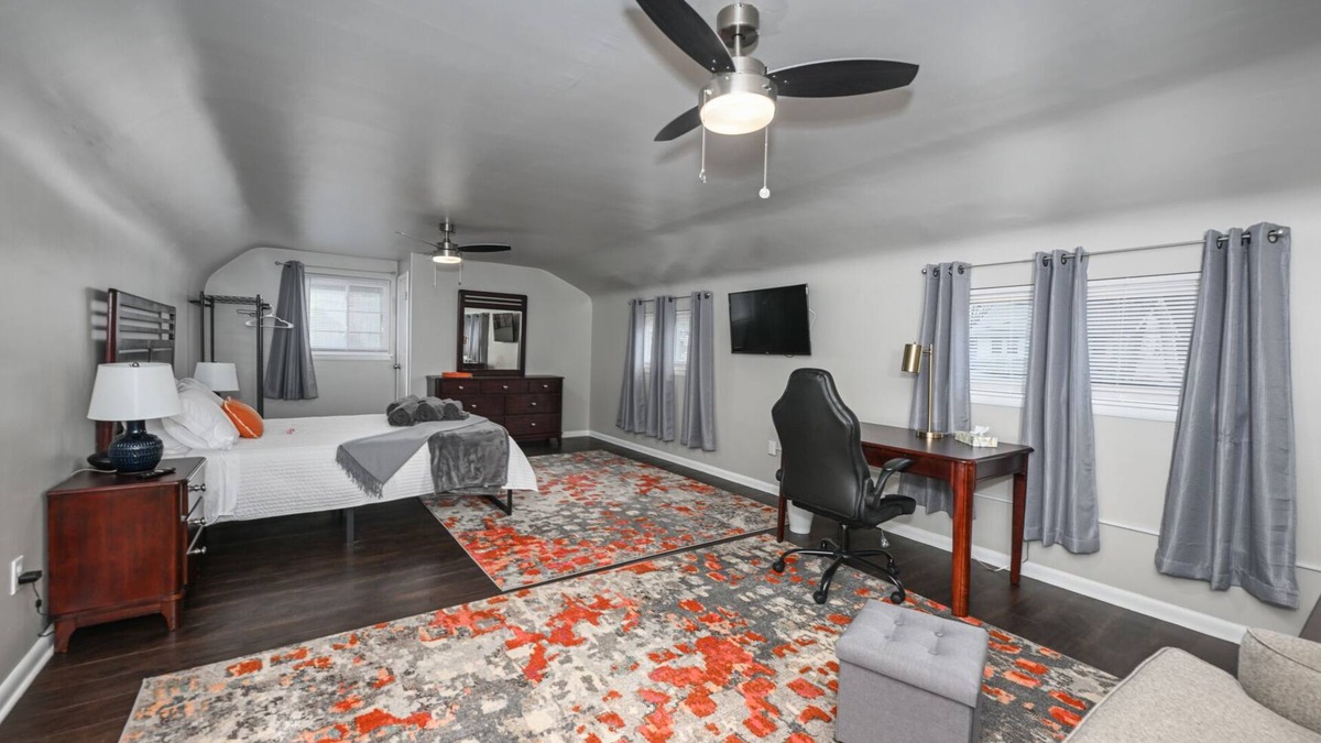Northside House | Scenic hiking in Cuyahoga Valley National Park! 3BR house, central air & laundry