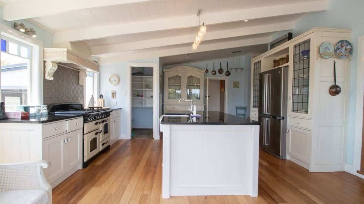 Brixton House | Scenic Homestead Retreat Near New Plymouth