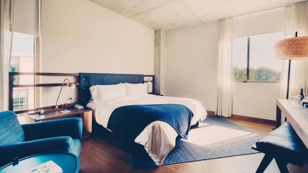 Bouldin Hotel | Scenic Hotel Room in Austin’s Iconic Travis Heights