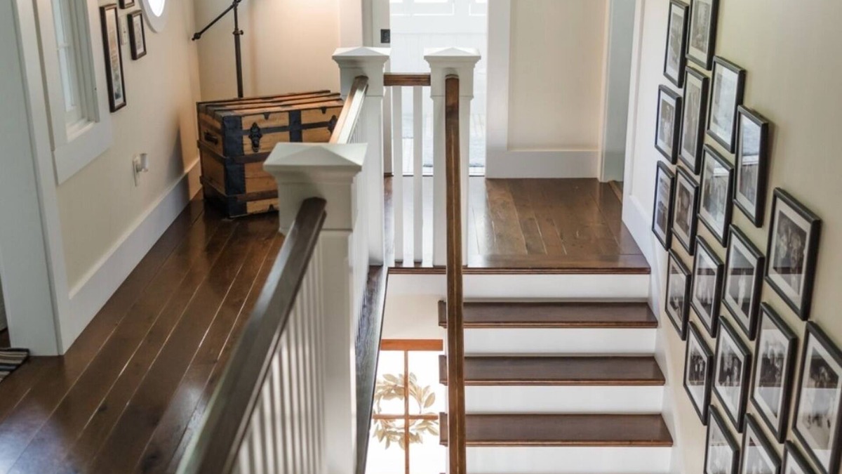 North East House | Scenic lake house on the shores of Lake Erie. Spacious home with lake access.