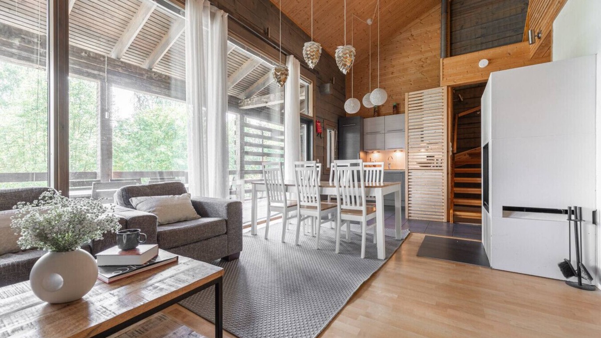 Tahkovuori Apartment | Scenic Lakeside Cabin in Tahko with Hot Tub & Sauna
