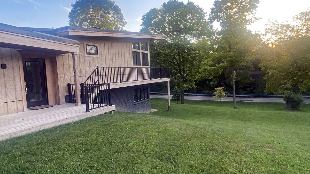 Oxford House | Scenic Lookout - Short Walk to Rec, Goggin, Uptown