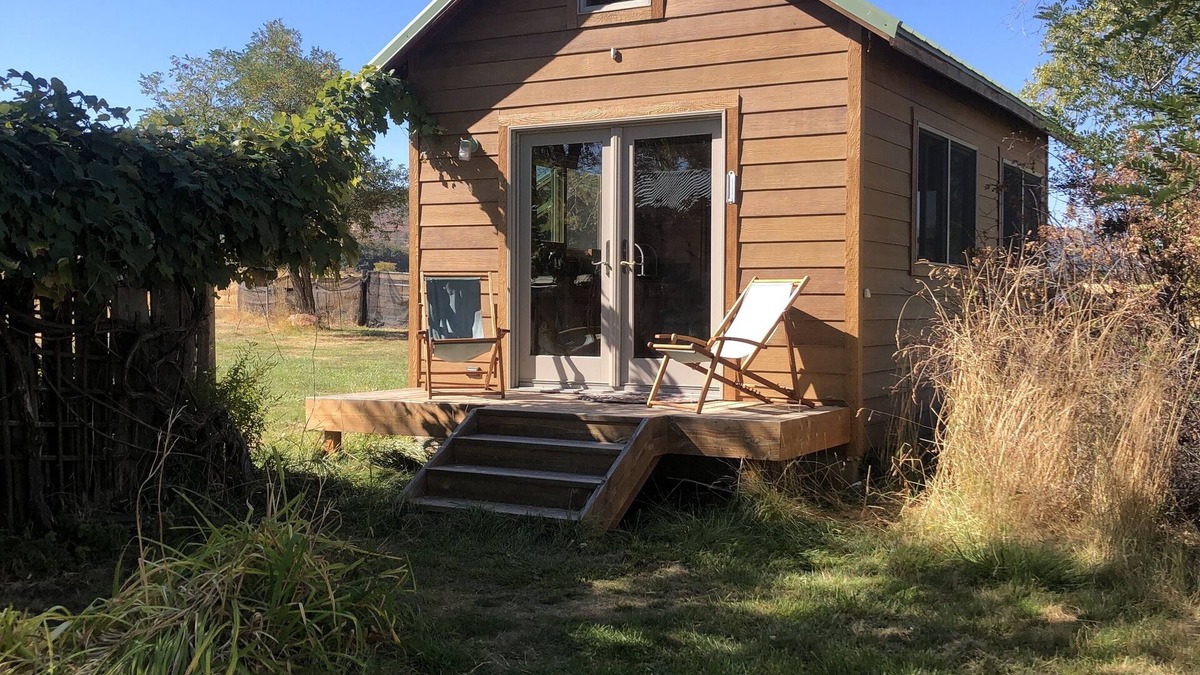 Maupin Cabin | Scenic Maupin Tiny House - 12 miles from Deschutes River