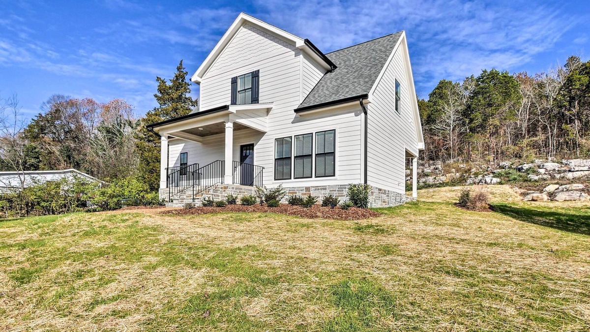 Lookout Valley Neighborhood Association House | Scenic Mtn Retreat w/Wooded Backyard + Fire Pit!