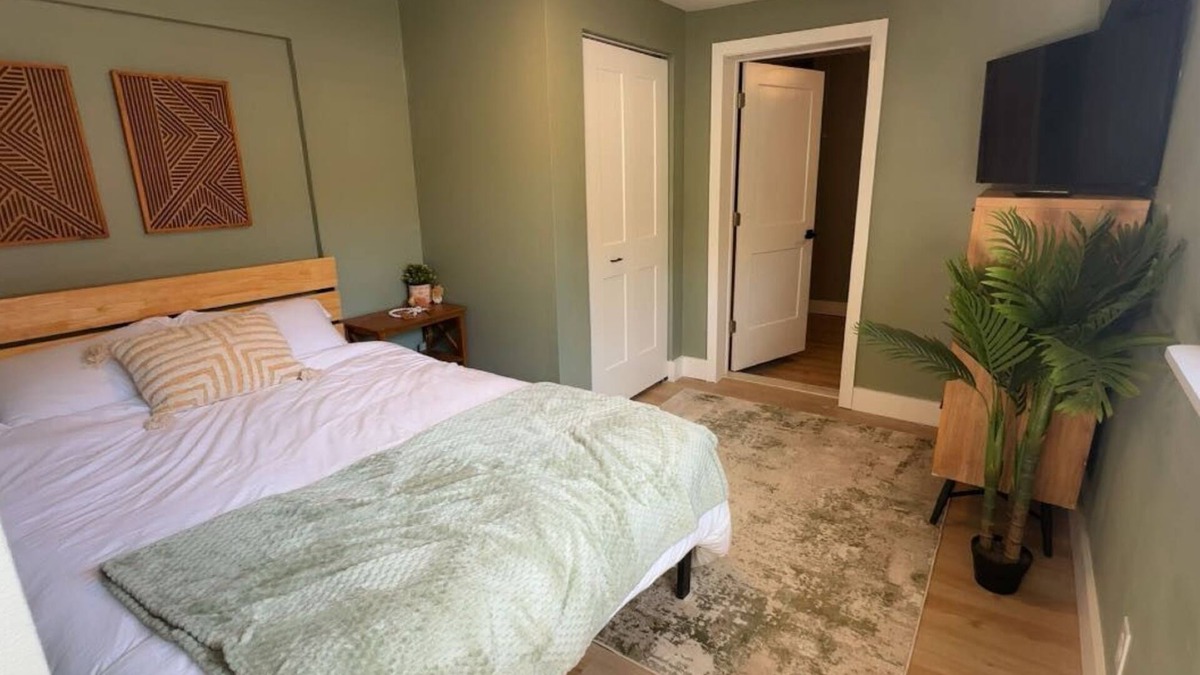 Port Orange Apartment | Scenic poolside apartment in Port Orange