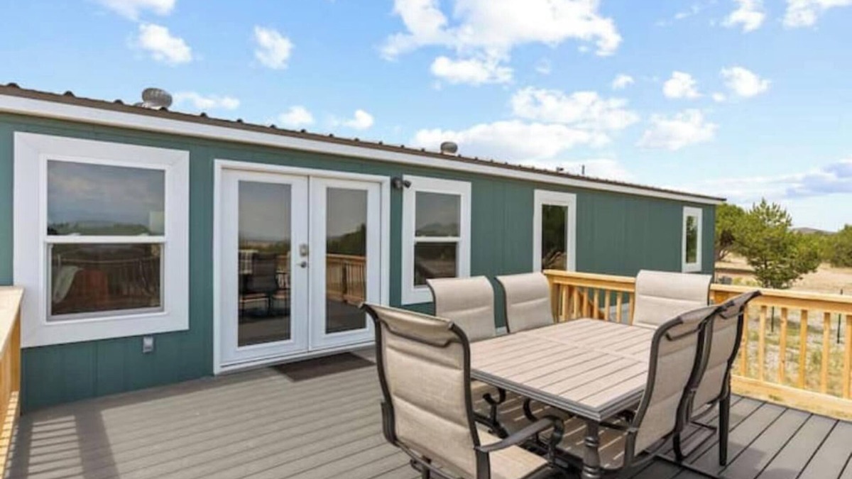 Cerrillos House | Scenic Solitude in the Cerrillos Hills