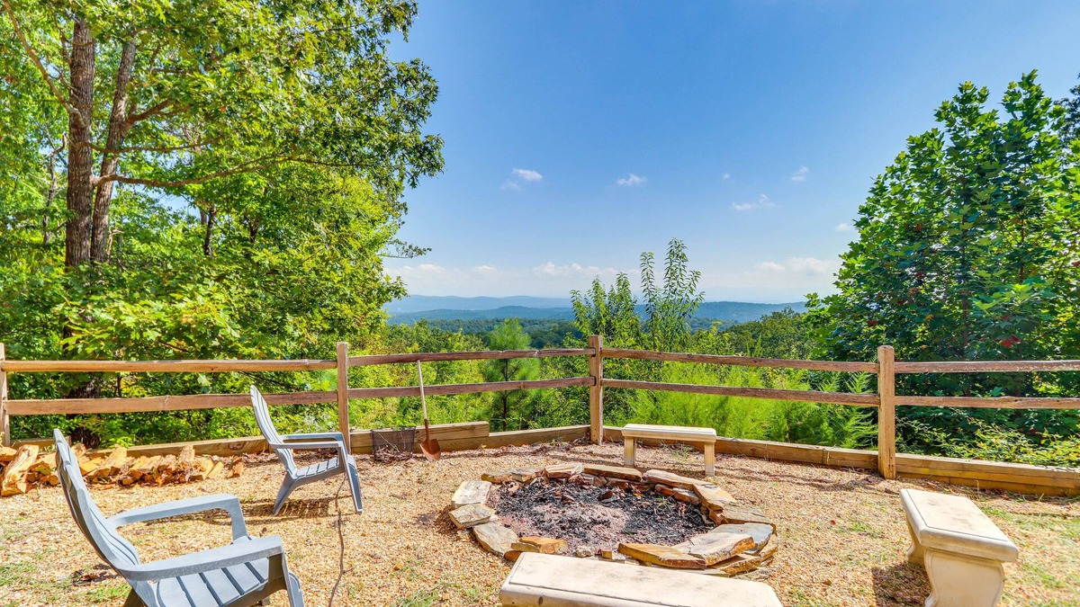 Ranger House | Scenic Talking Rock Creek Resort Home w/Hot Tub