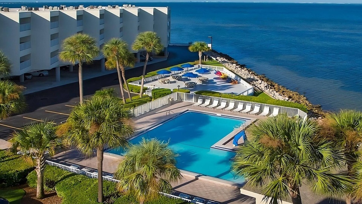 Rocky Point Hotel | Scenic Tampa Escape! Balcony w/Bay View, Outdoor Pool & Free Parking!