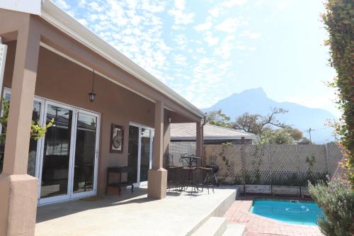 Claremont House | Scenic two bedroom house with splash pool