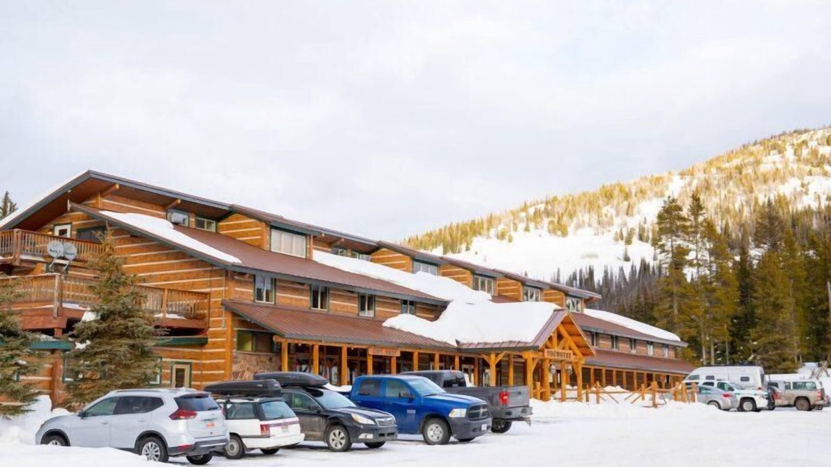 Moran Hotel | Scenic Views! Free Parking, Pet-Friendly, Restaurants and Bar