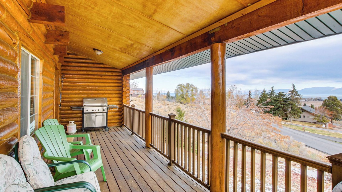 Sweetwater Cabin | Scenic Views & Game Room: Garden City Retreat!