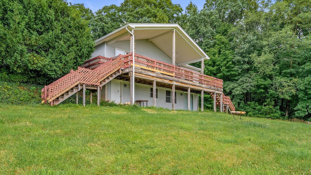 Naples House | Scenic Views | Pet Friendly | Newly Renovated | Pond