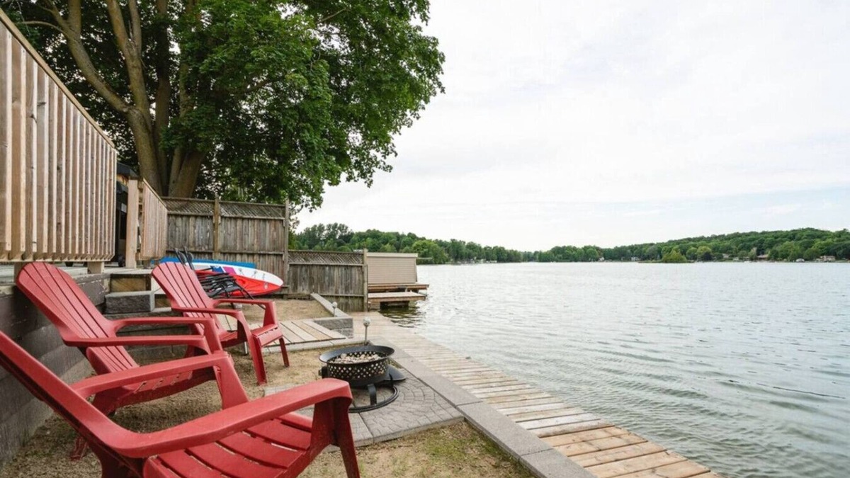 Brockton Cottage | Scenic Waterfront Cottage Retreat - Firepit & BBQ