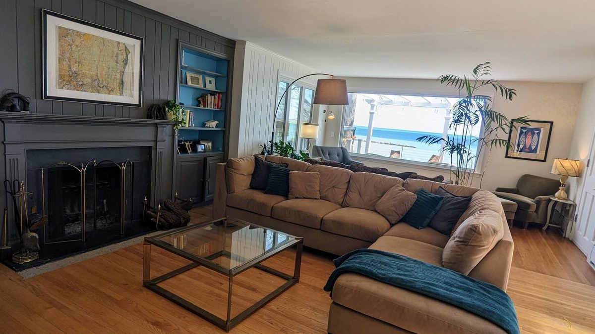 Racine House | Scenic Waterfront Lake Michigan Escape