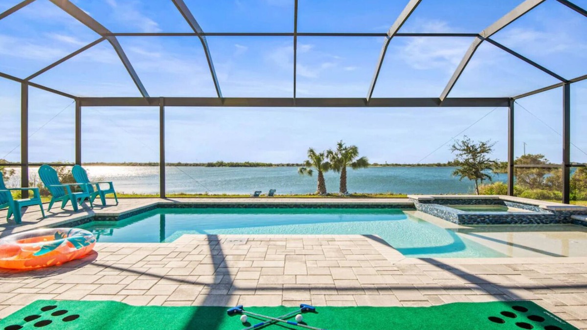 Southside Rural Community House | Scenic Waterfront Views, Family Pool Retreat, Games !3min Tampa Bay Boat Launch!