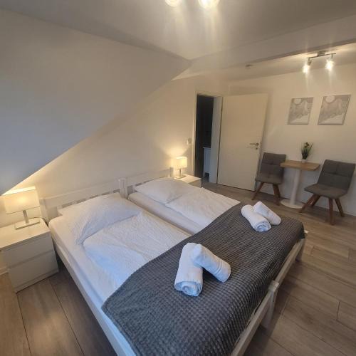 Oftersheim Apartment | Schöne FeWo nähe Schwetzingen-Hockenheim