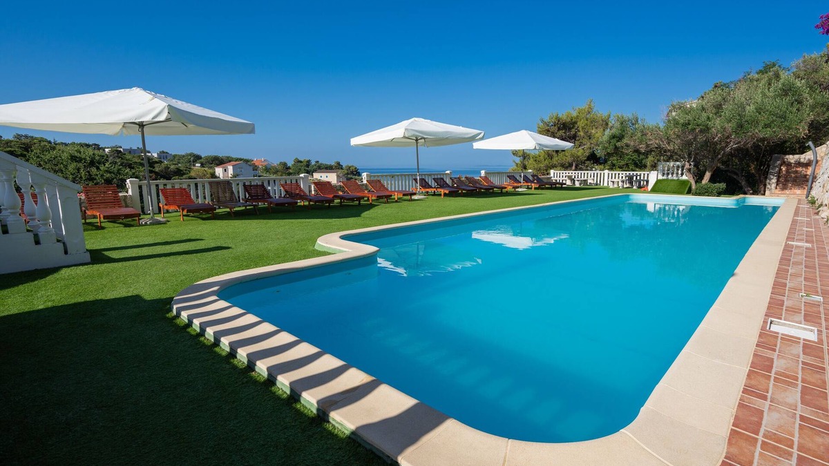 Potocnica Apartment | Schöne Wohnung Direkt am Strand mit Pool und Meerblick für 4 Personen