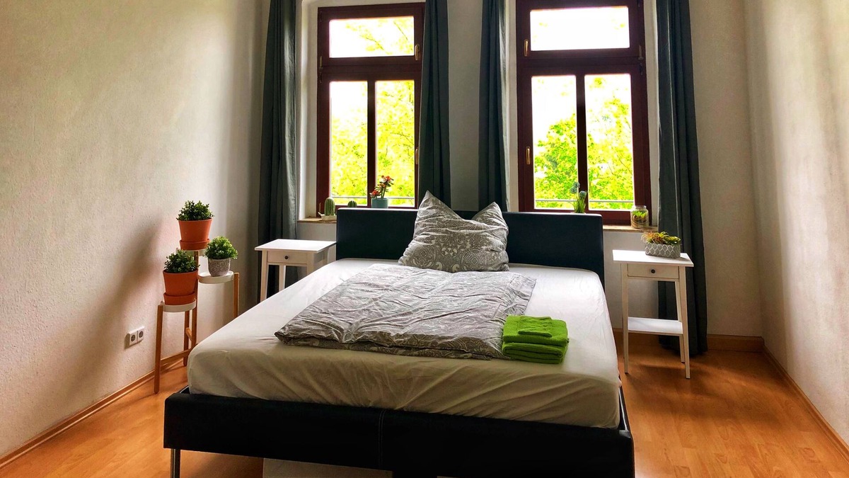 Kaßberg Apartment | Schloß Chemnitz Spacious Balcony Apartment