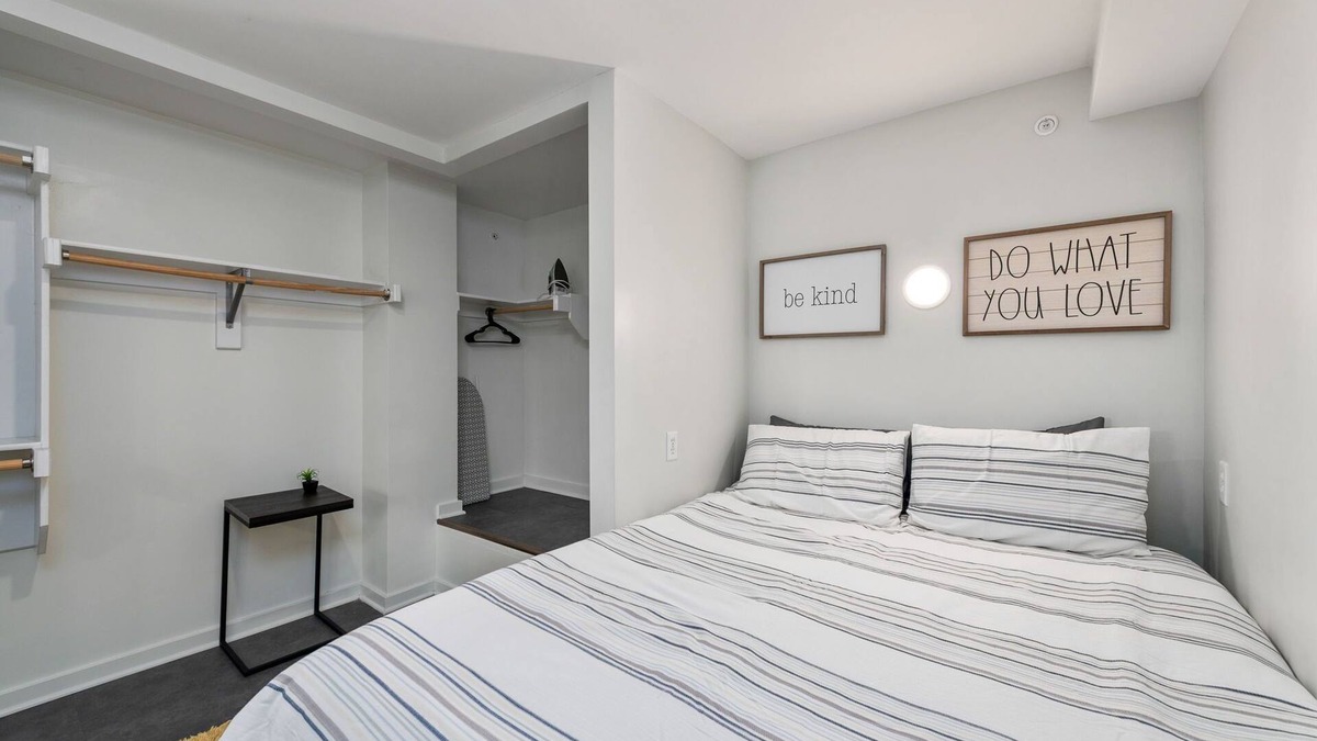 South Kansas City Apartment | Scholars Row 207 - Studio Suite!