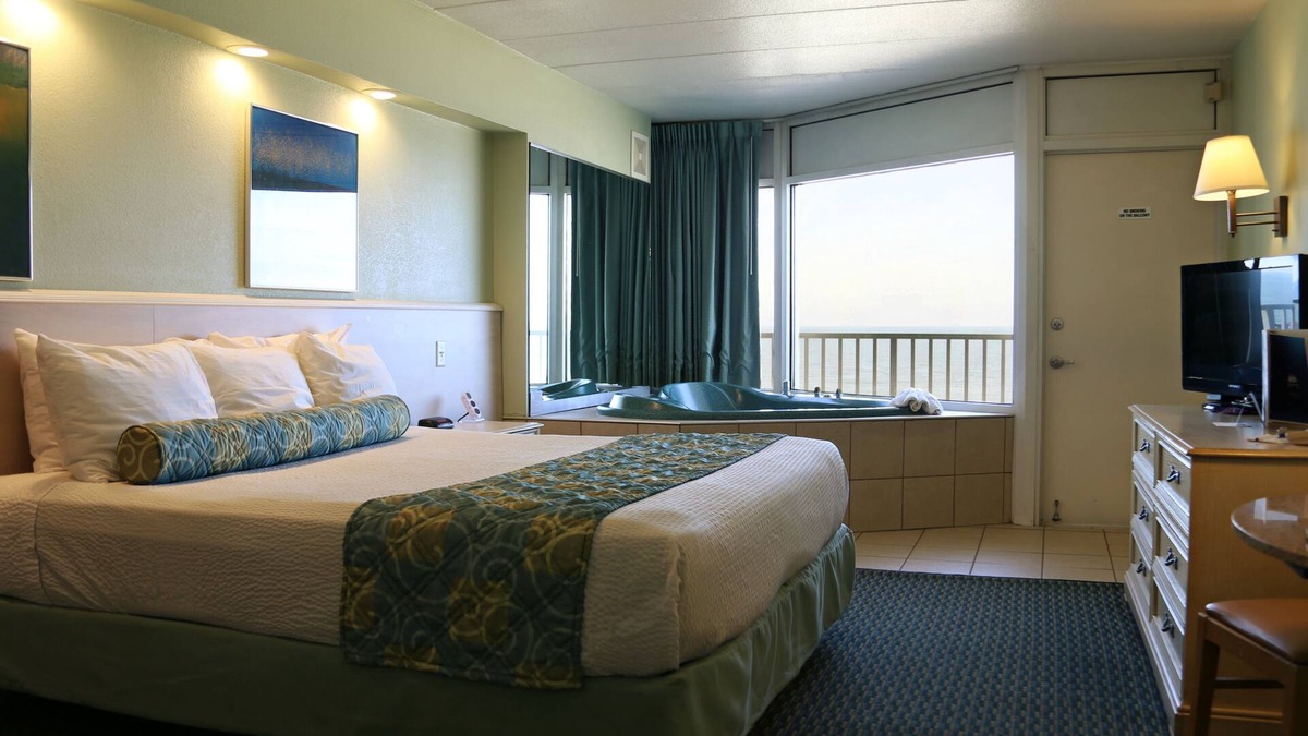 Northeast Virginia Beach Hotel | Schooner Inn