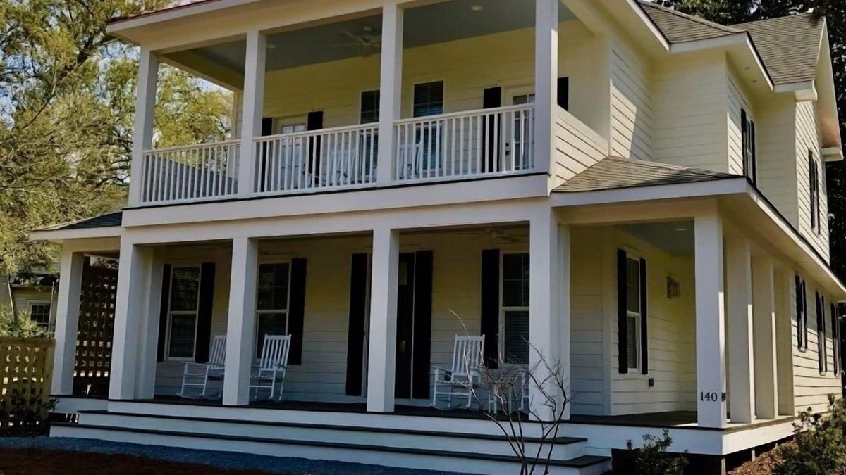 Old Town Cottage | Scituate House Walk to the US Open - Old Town Charm 6BR - 6.5 Baths - Sleeps 12+