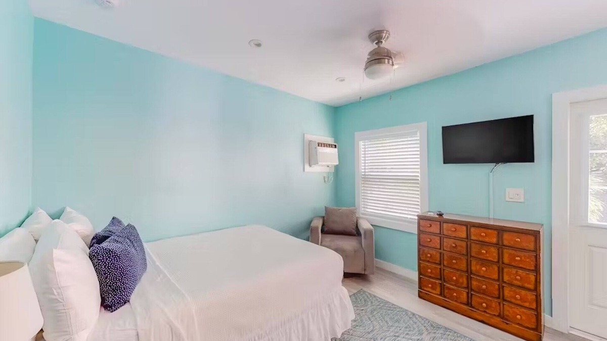 Downtown Apartment | Scott's Cottage - Truman @ Duval | Perfect Location! Ideal for Solos &Couples