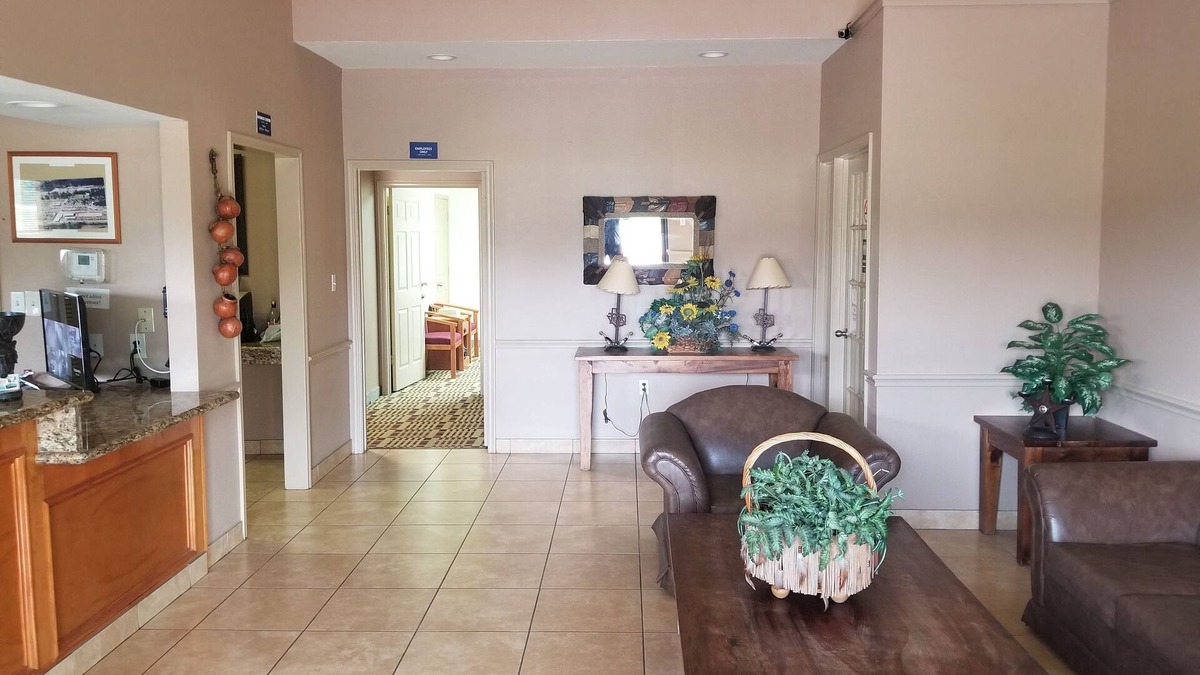 Hankamer Hotel | Scottish Inn & Suites