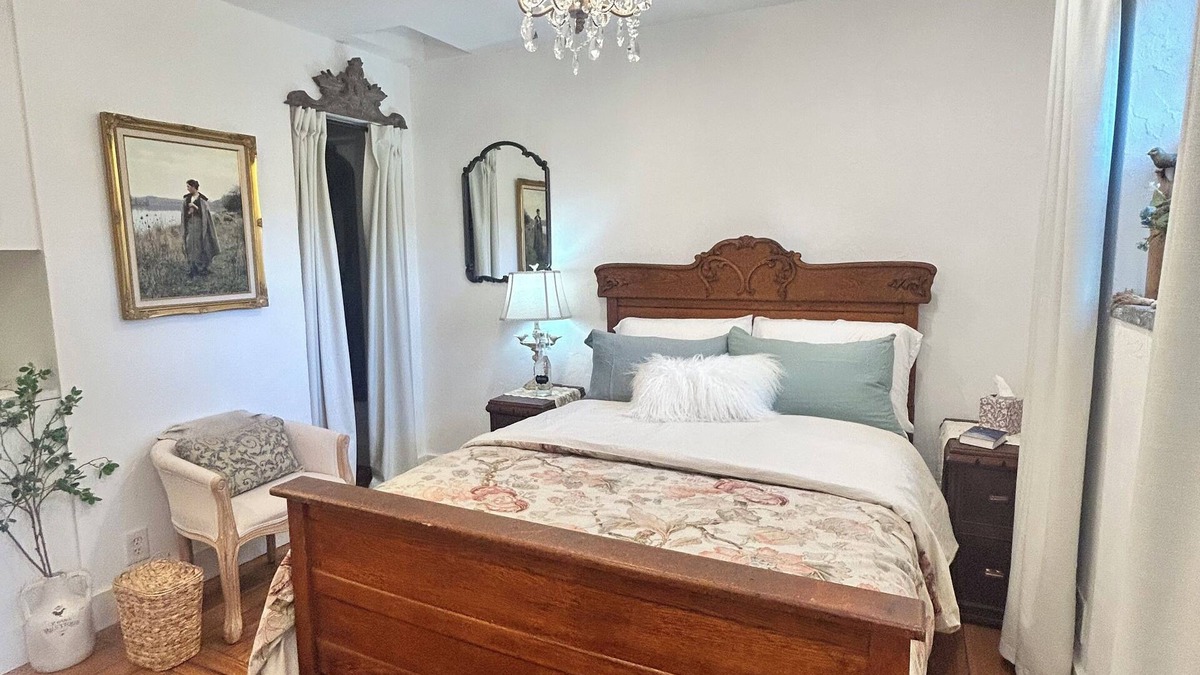 Caroline Apartment | Scottland Yard Farm - The Caretaker's Quarters