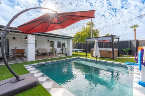 Southwest Village House | Scottsdale Retreat FashionSquare Pool Old-town