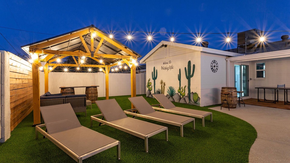 New Papago Parkway House | SCOTTSDALE’S 🌵 TOP AIRBNB 🦩WHISKY ISLE 😍