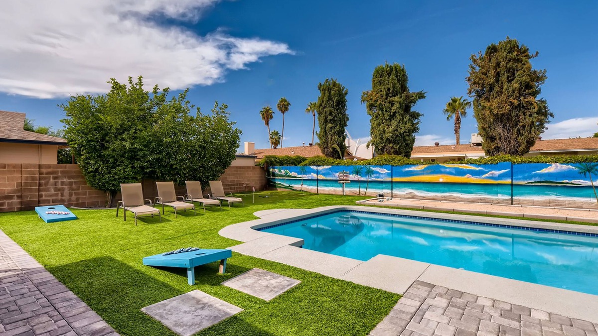 Continental Villas House | Scottsdale Tropic- Large Pool, Fire Pit, Hot tub, Bocce, child & pet friendly